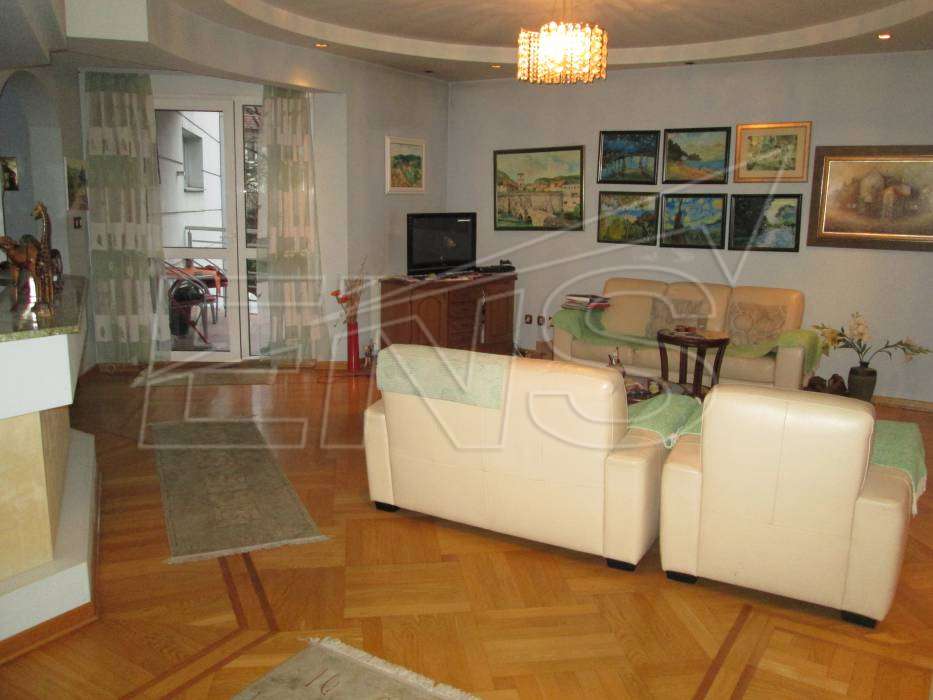 Banovo Brdo, namešten stan u novijoj zgradi