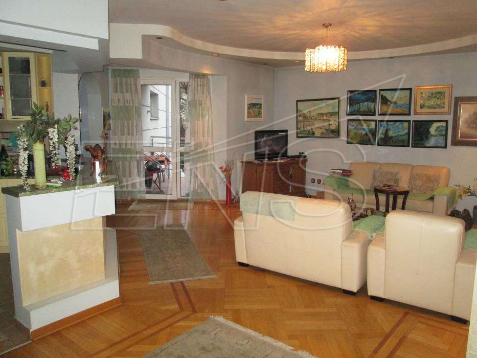 Banovo Brdo, namešten stan u novijoj zgradi