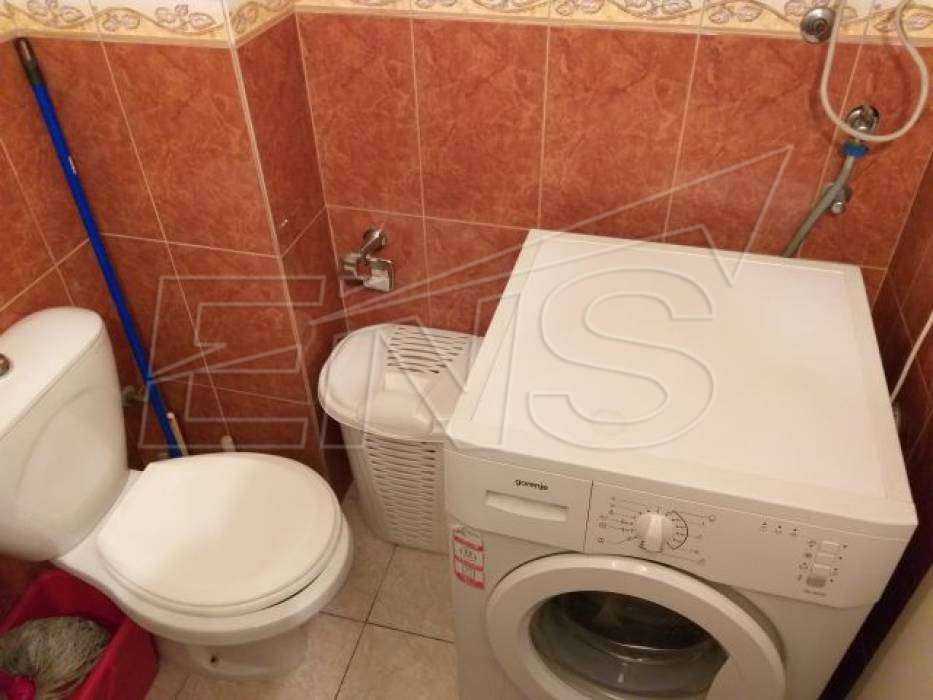 Nameštena garsonjera u blizini Hrama