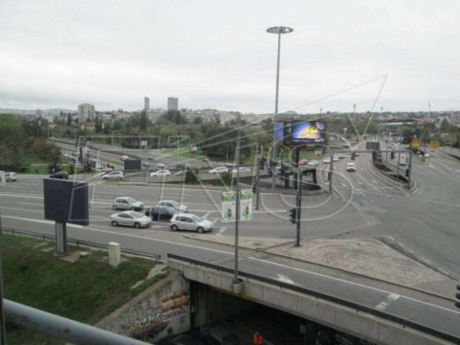 Nameštena garsonjera u blizini Hrama