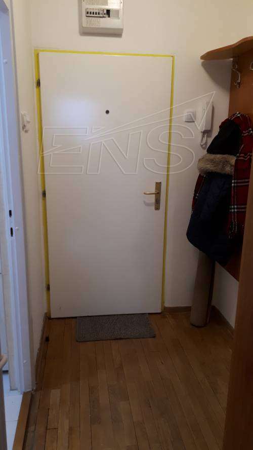Blok 22, novija gradnja, namešten 1.5 stan