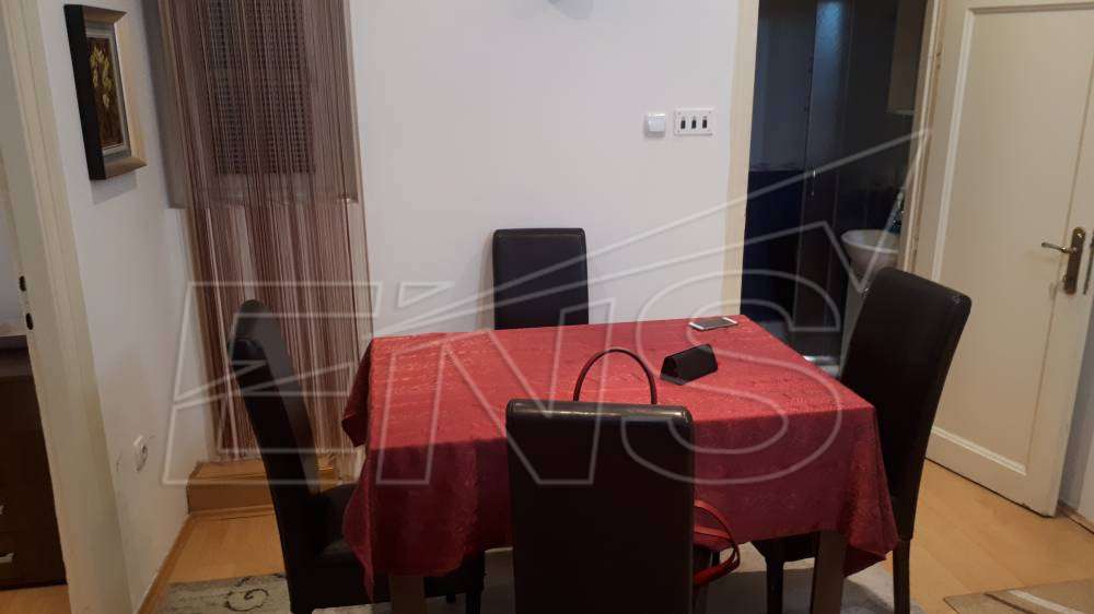 Vračar, dvosoban stan u polusuterenu