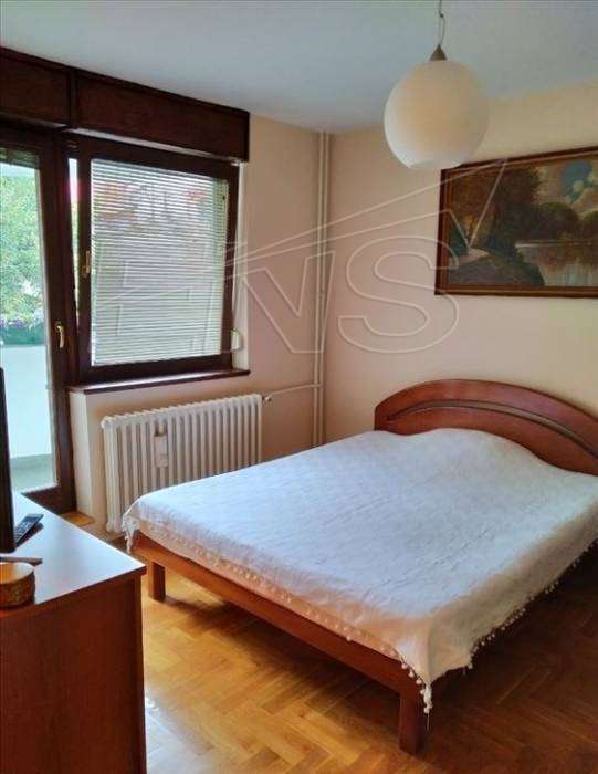 Kalemegdan, komforan trosoban stan