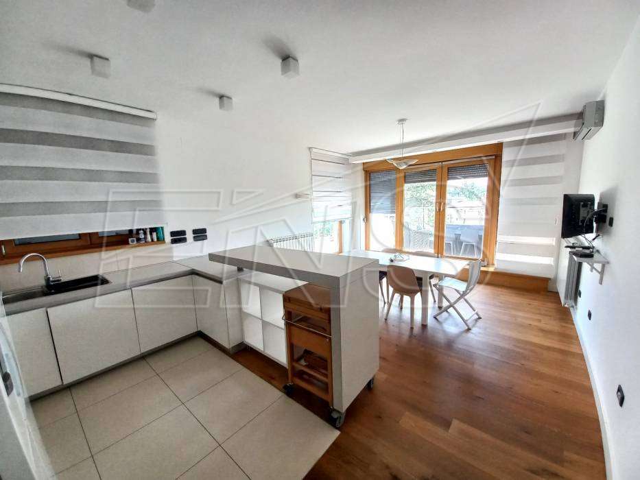 Dedinje, moderan penthouse