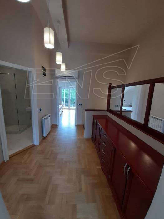 Renovirana kuća na Dedinju