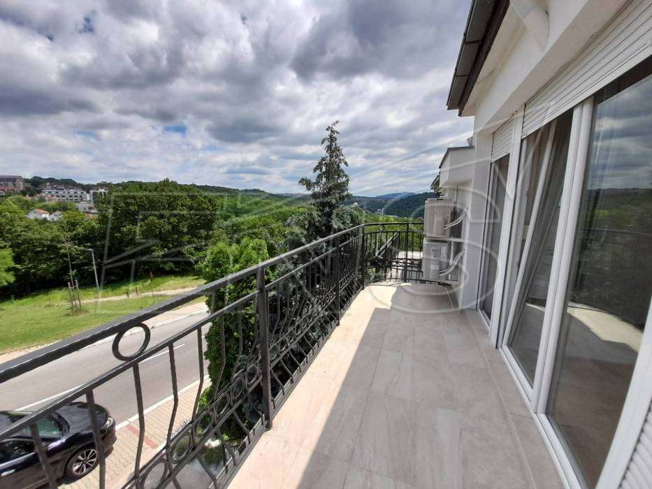 Renovirana kuća na Dedinju